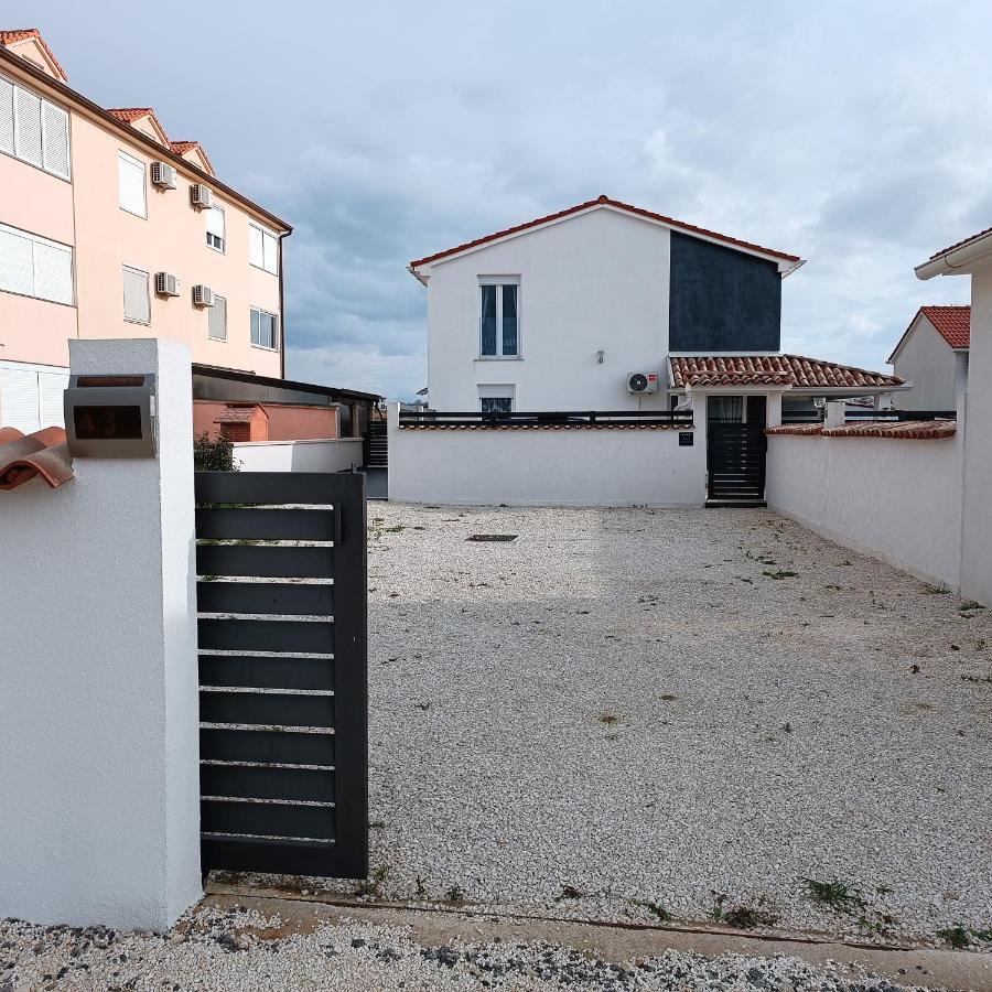 Villa Sarah ميدولين المظهر الخارجي الصورة