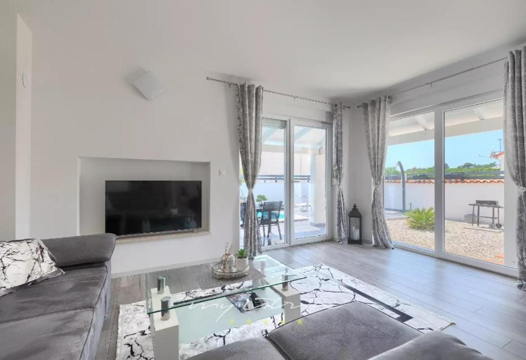 Villa Sarah ميدولين المظهر الخارجي الصورة