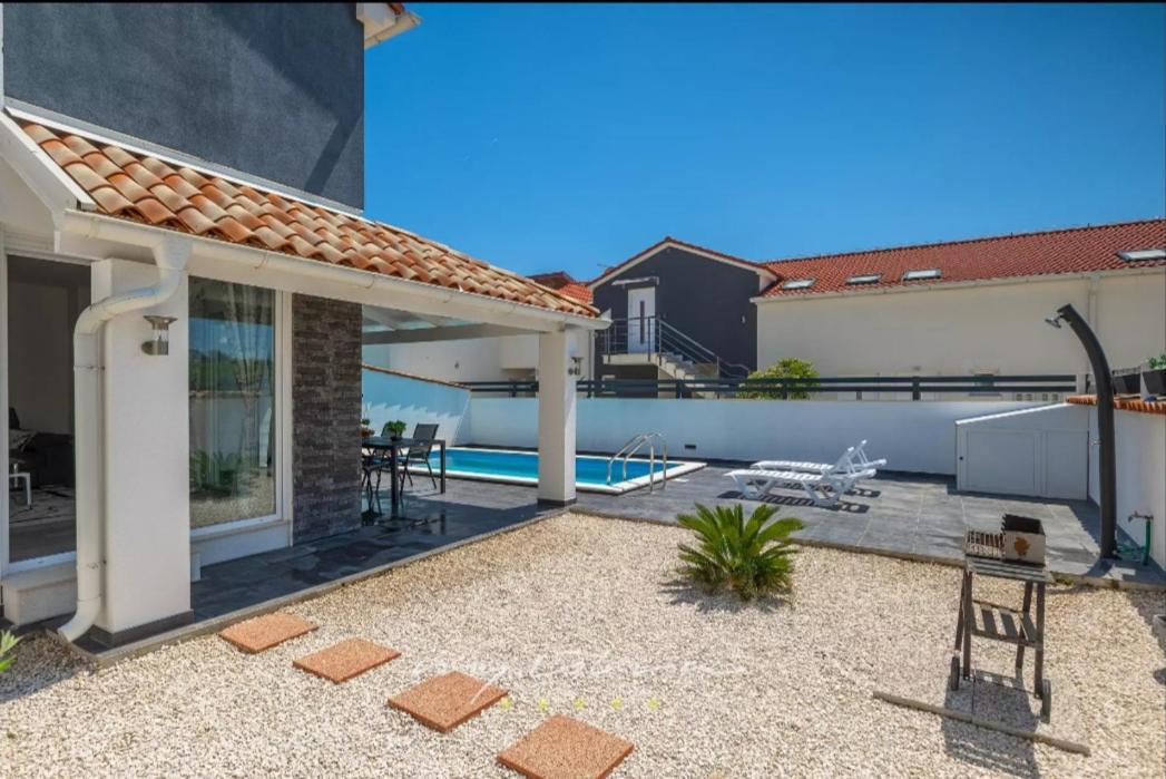 Villa Sarah ميدولين المظهر الخارجي الصورة