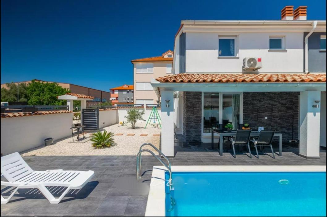 Villa Sarah ميدولين المظهر الخارجي الصورة