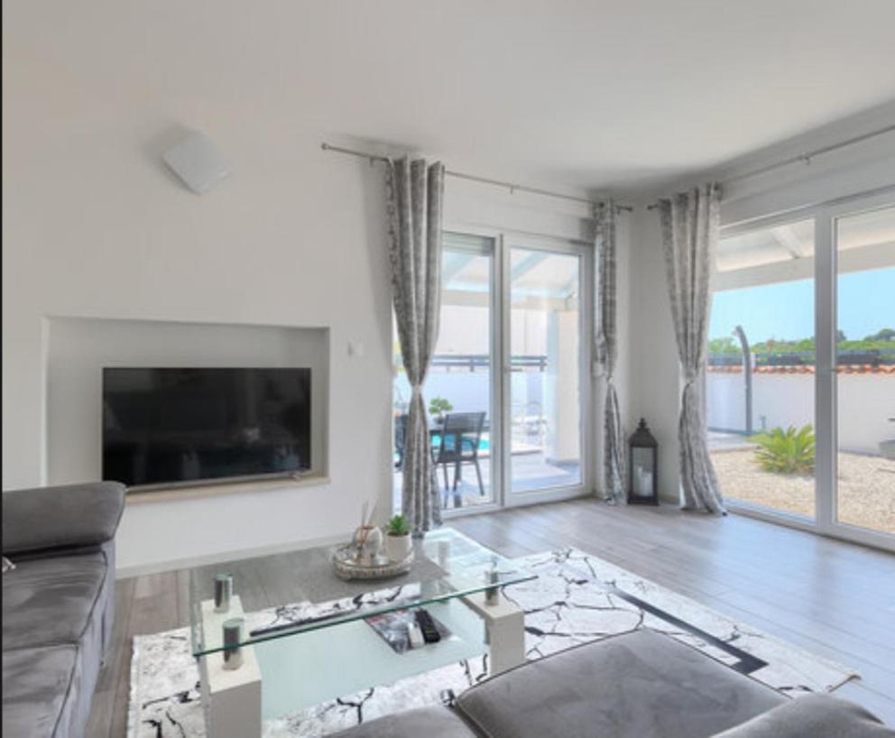 Villa Sarah ميدولين المظهر الخارجي الصورة