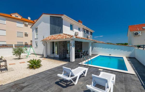 Villa Sarah ميدولين المظهر الخارجي الصورة