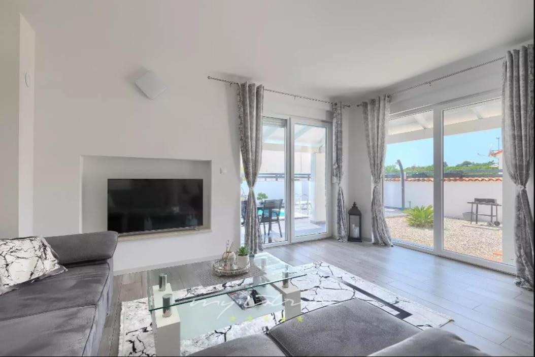 Villa Sarah ميدولين المظهر الخارجي الصورة